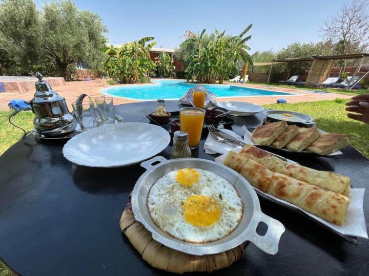 Le Domaine De Carole Marrakech Bed and Breakfast Douar Akkara Exteriör bild